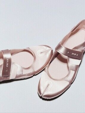 Skims Satin Rift Women's Pink Mary Jane Split-Toe Athletic Flats Size 8